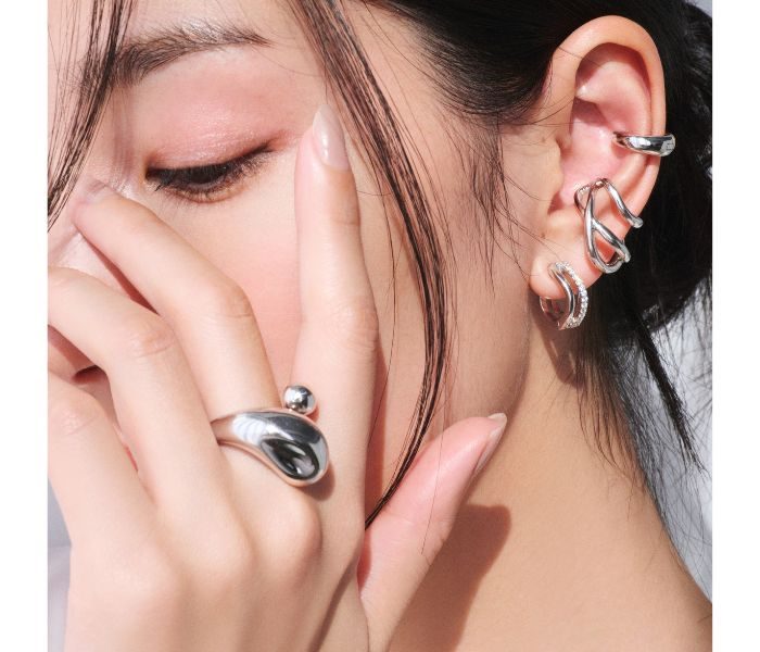 ＜VENDOME BOUTIQUE/ヴァンドームブティック＞  レイヤードで魅せる、涼やかイヤーアクセ